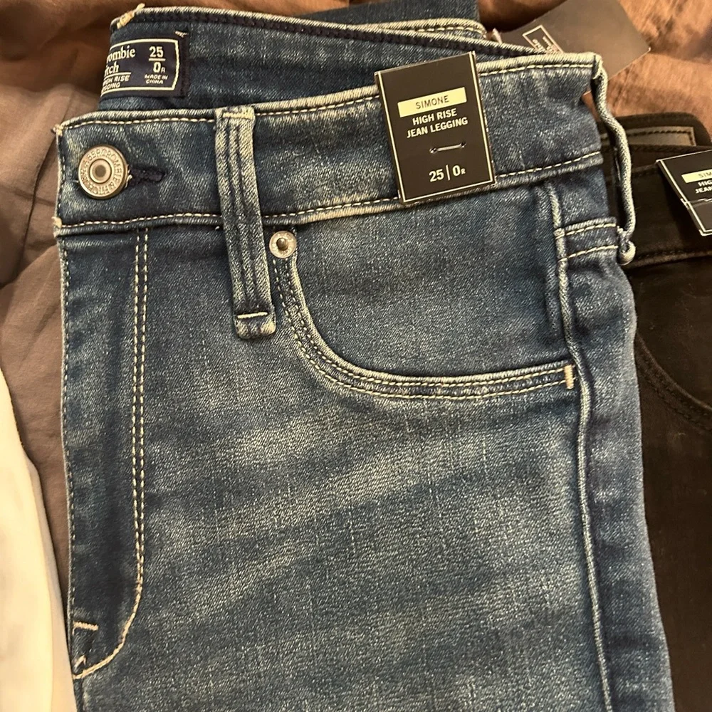 Abercrombie and Fitch 4 pairs Jean Leggings Bundle 25 0 R - Picture 4 of 5